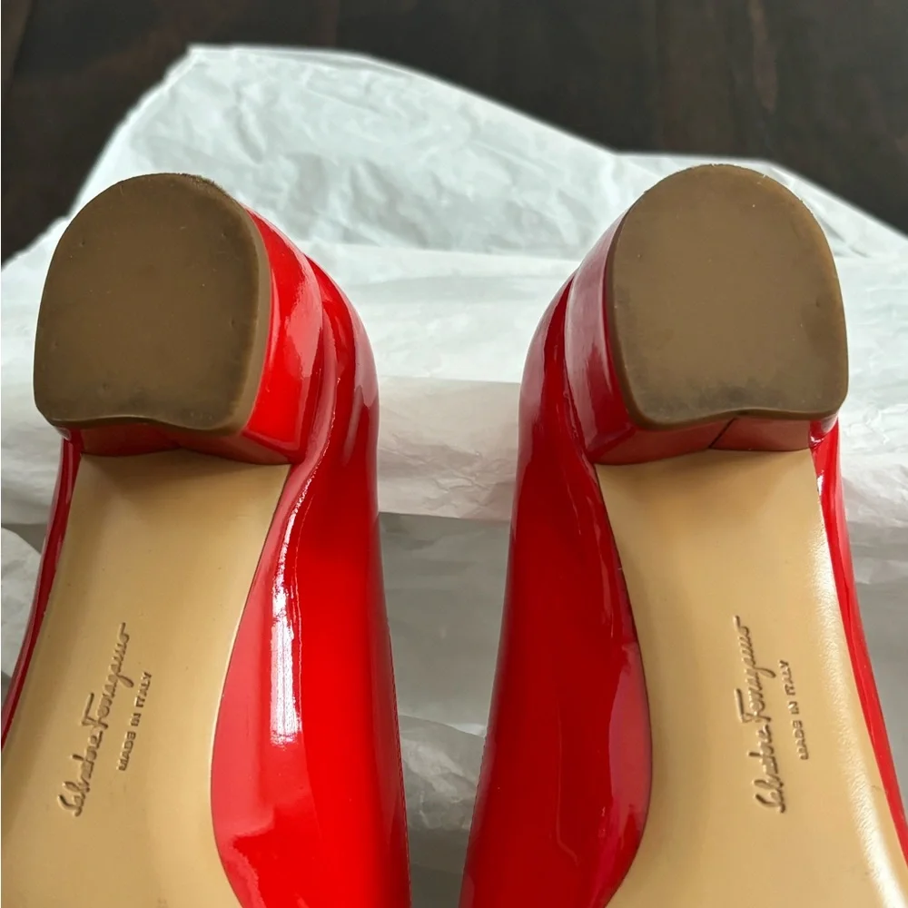 Salvatore Ferragamo Red Patent Vara Bow Flats with Gold Plaque - Picture 9 of 11